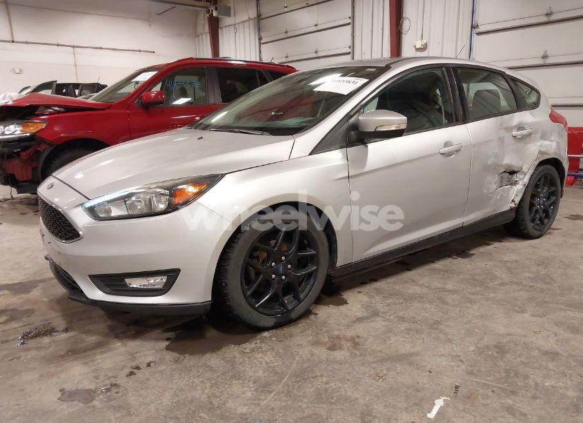 Photo 2 of 2016 Ford Focus SE (VIN 1FADP3K27GL326003)