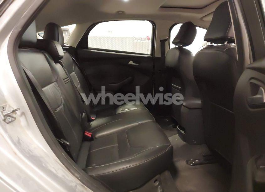 Photo 8 of 2016 Ford Focus SE (VIN 1FADP3K27GL326003)