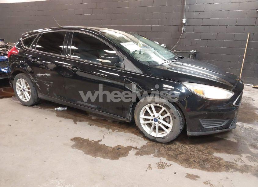 2016 Ford Focus SE (VIN 1FADP3K27GL360894) main photo