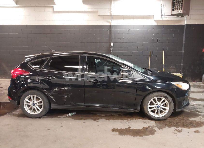 Photo 13 of 2016 Ford Focus SE (VIN 1FADP3K27GL360894)