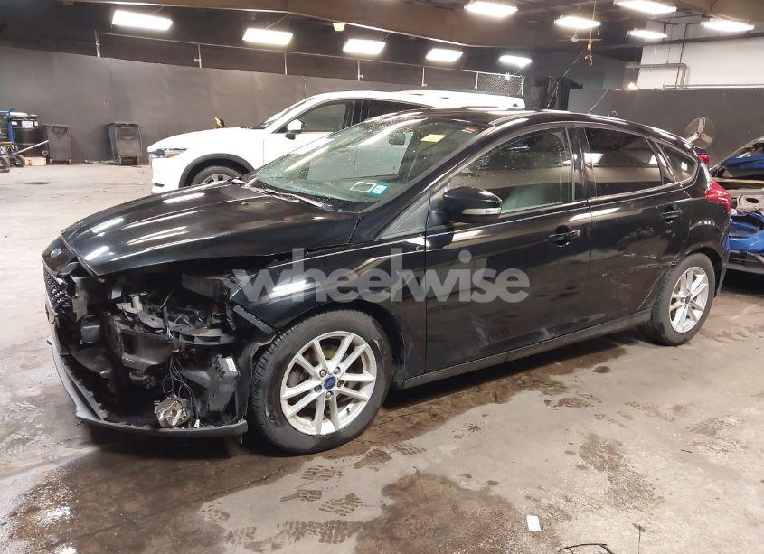 Photo 2 of 2016 Ford Focus SE (VIN 1FADP3K27GL360894)