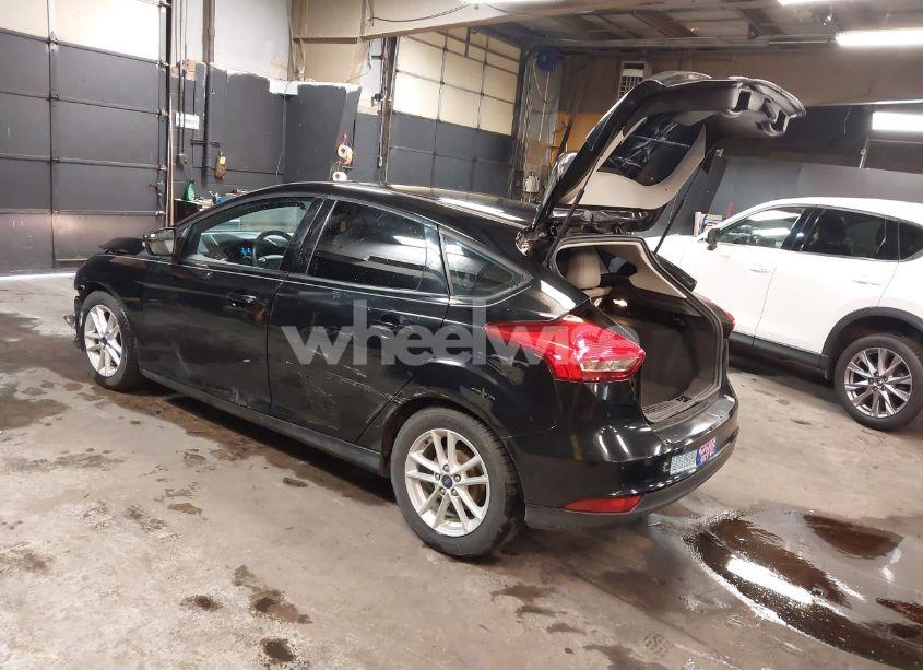 Photo 3 of 2016 Ford Focus SE (VIN 1FADP3K27GL360894)