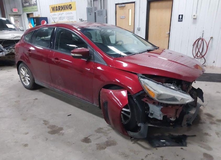 2016 Ford Focus SE (VIN 1FADP3K27GL383625) main photo