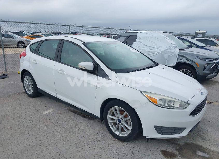 2017 Ford Focus SE (VIN 1FADP3K27HL225478) main photo