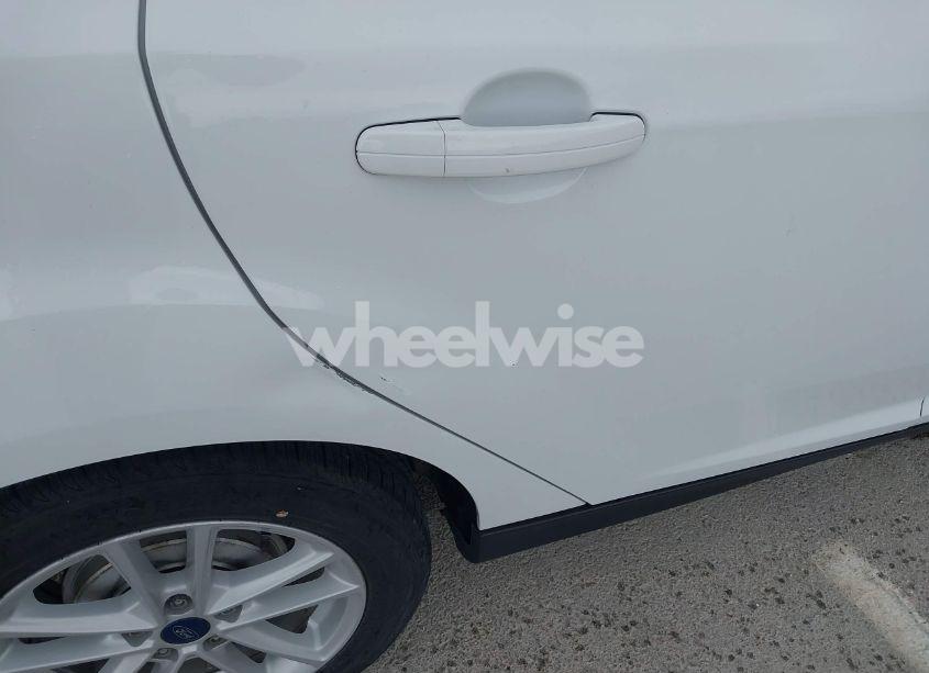 Photo 12 of 2017 Ford Focus SE (VIN 1FADP3K27HL225478)