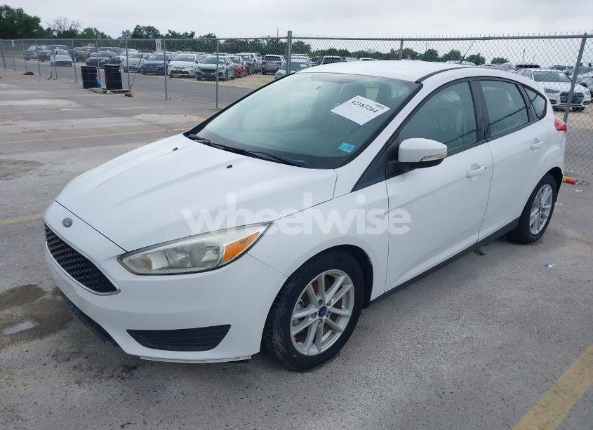 Photo 2 of 2017 Ford Focus SE (VIN 1FADP3K27HL225478)