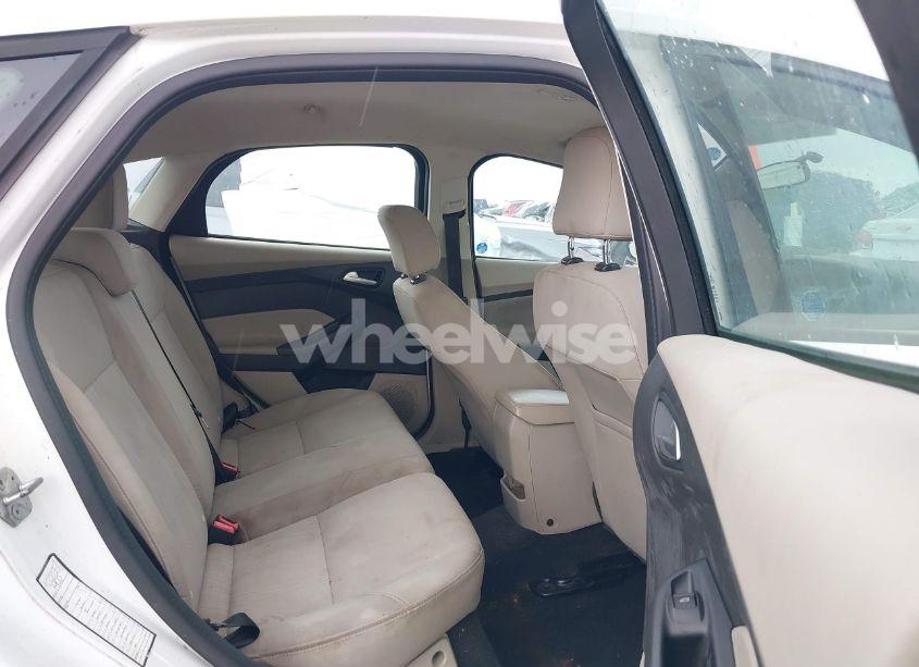 Photo 8 of 2017 Ford Focus SE (VIN 1FADP3K27HL225478)