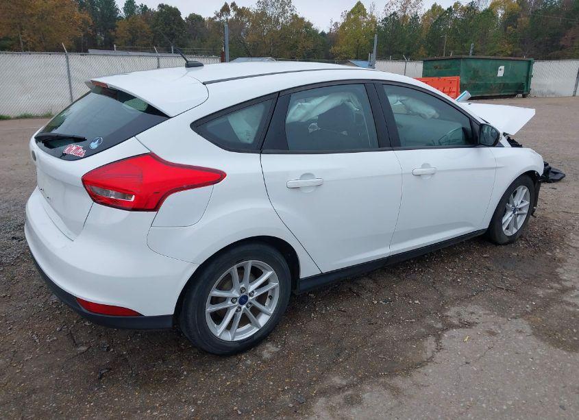Photo 4 of 2017 Ford Focus SE (VIN 1FADP3K27HL271568)