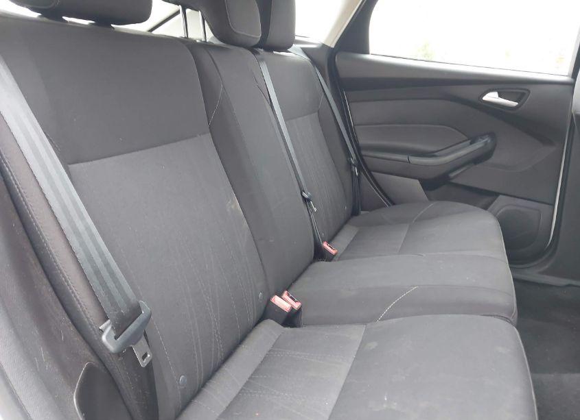 Photo 8 of 2017 Ford Focus SE (VIN 1FADP3K27HL271568)