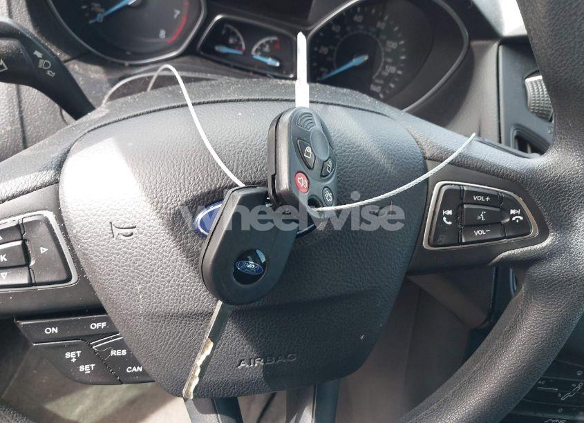 Photo 11 of 2017 Ford Focus SE (VIN 1FADP3K27HL299855)