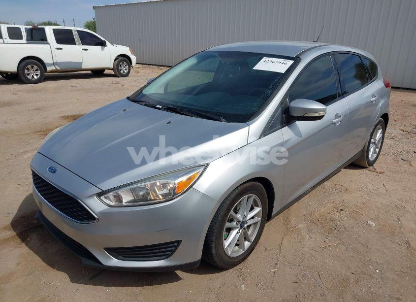 Photo 2 of 2017 Ford Focus SE (VIN 1FADP3K27HL299855)