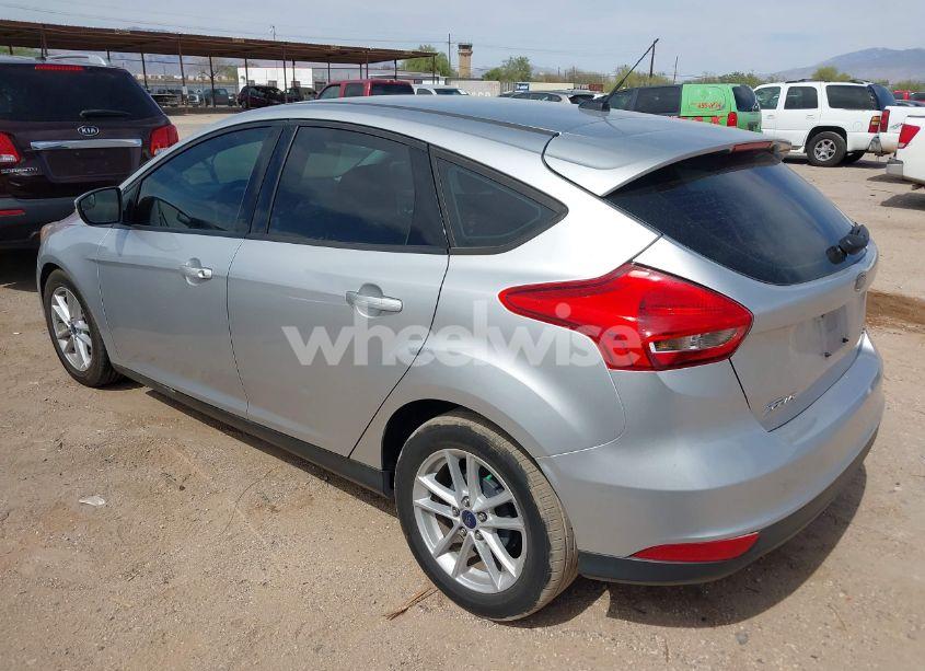 Photo 3 of 2017 Ford Focus SE (VIN 1FADP3K27HL299855)