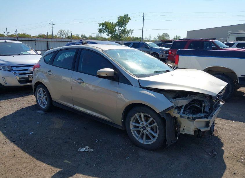 2017 Ford Focus SE (VIN 1FADP3K27HL331123) main photo