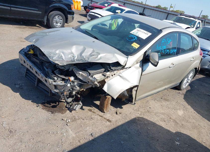 Photo 2 of 2017 Ford Focus SE (VIN 1FADP3K27HL331123)