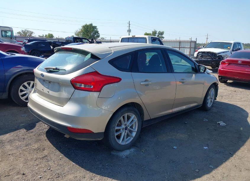 Photo 4 of 2017 Ford Focus SE (VIN 1FADP3K27HL331123)