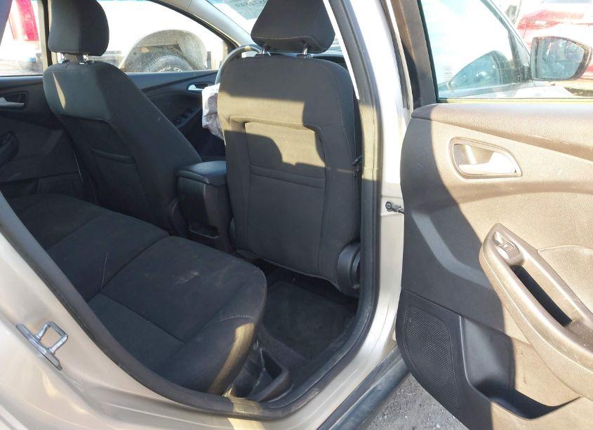 Photo 8 of 2017 Ford Focus SE (VIN 1FADP3K27HL331123)