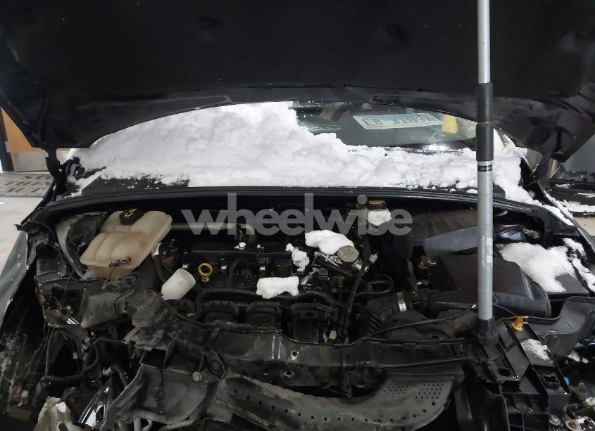 Photo 10 of 2018 Ford Focus SE (VIN 1FADP3K27JL206385)