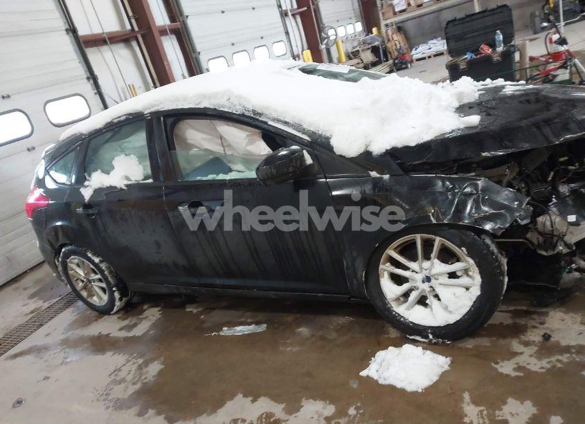 Photo 12 of 2018 Ford Focus SE (VIN 1FADP3K27JL206385)