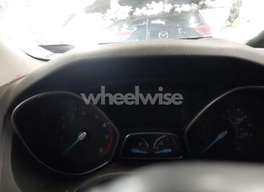 Photo 14 of 2018 Ford Focus SE (VIN 1FADP3K27JL206385)