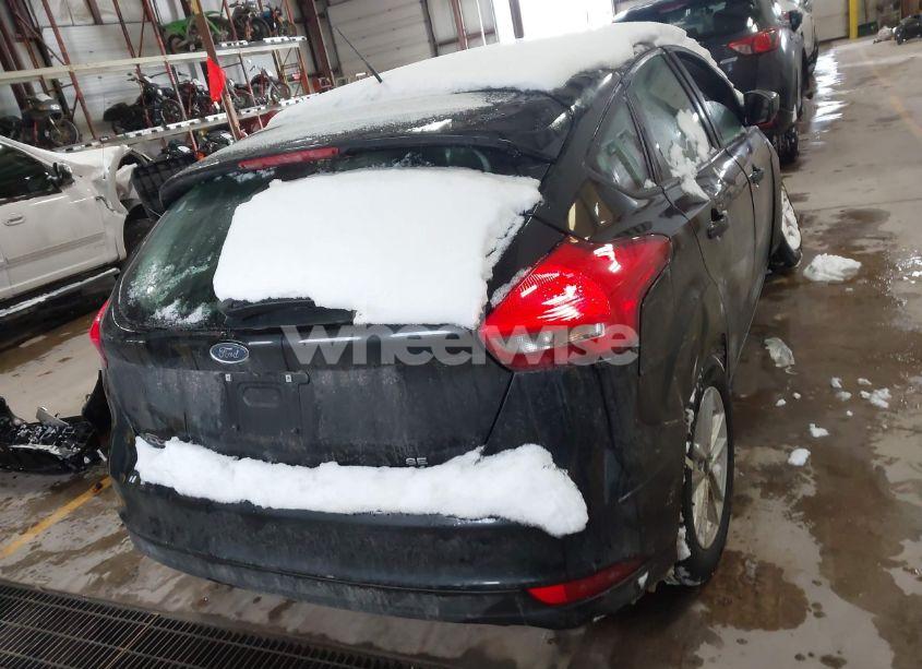 Photo 15 of 2018 Ford Focus SE (VIN 1FADP3K27JL206385)