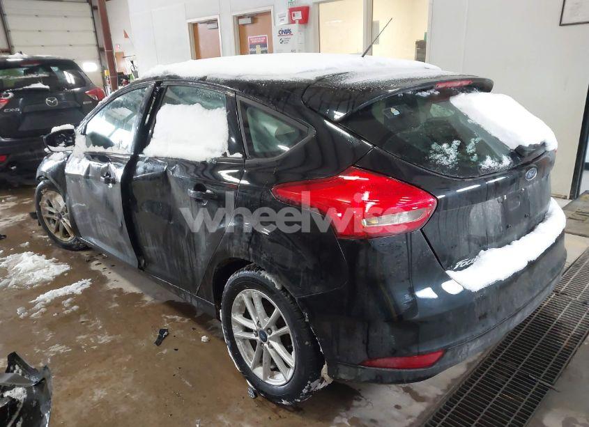 Photo 3 of 2018 Ford Focus SE (VIN 1FADP3K27JL206385)