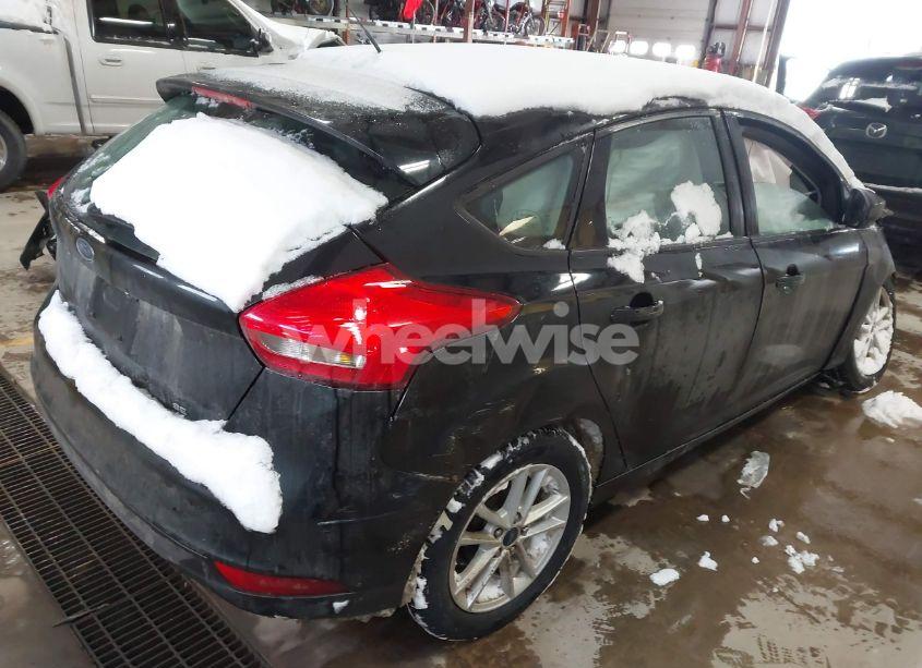 Photo 4 of 2018 Ford Focus SE (VIN 1FADP3K27JL206385)