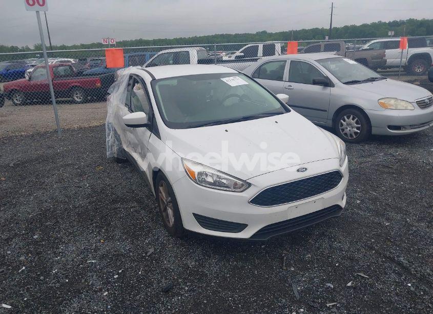 2018 Ford Focus SE (VIN 1FADP3K27JL218441) main photo