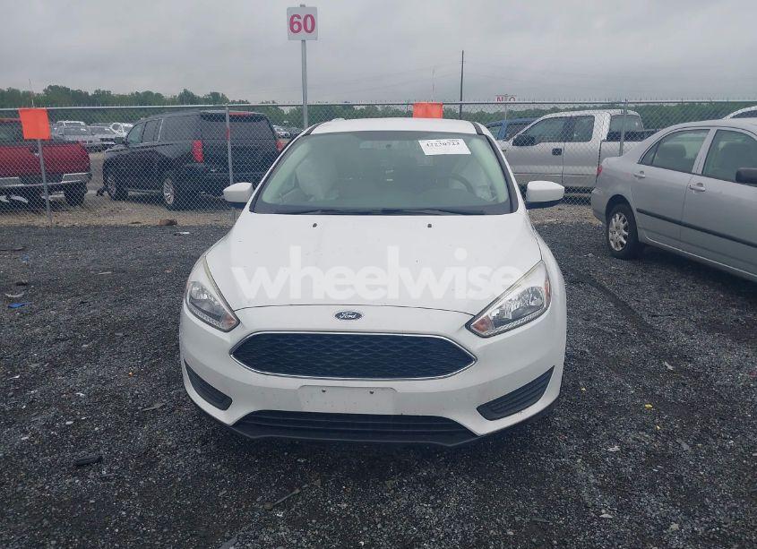 Photo 12 of 2018 Ford Focus SE (VIN 1FADP3K27JL218441)