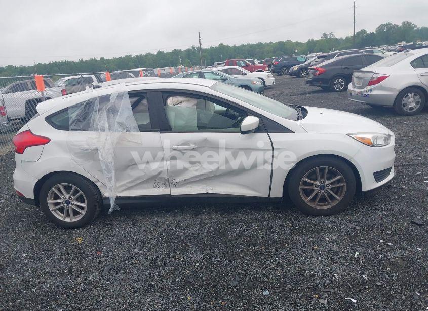 Photo 13 of 2018 Ford Focus SE (VIN 1FADP3K27JL218441)