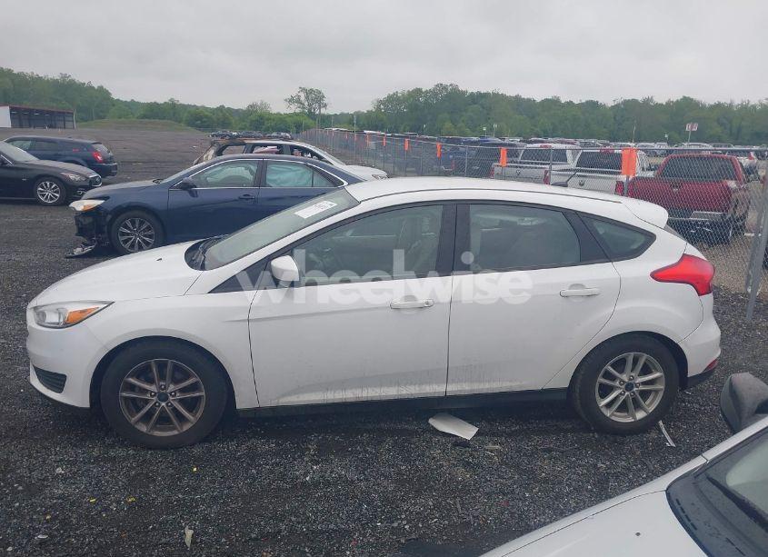 Photo 14 of 2018 Ford Focus SE (VIN 1FADP3K27JL218441)