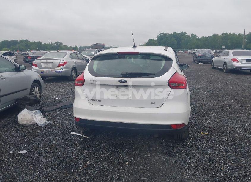 Photo 16 of 2018 Ford Focus SE (VIN 1FADP3K27JL218441)