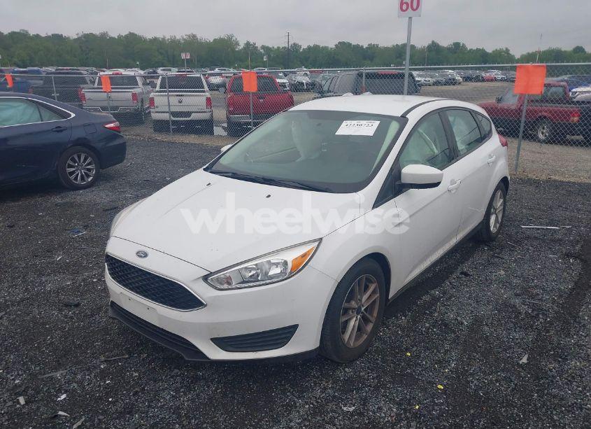 Photo 2 of 2018 Ford Focus SE (VIN 1FADP3K27JL218441)