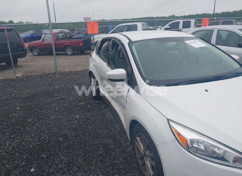 Photo 6 of 2018 Ford Focus SE (VIN 1FADP3K27JL218441)