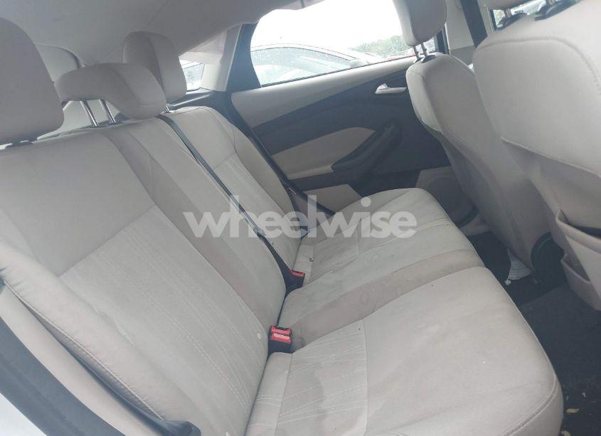 Photo 8 of 2018 Ford Focus SE (VIN 1FADP3K27JL218441)