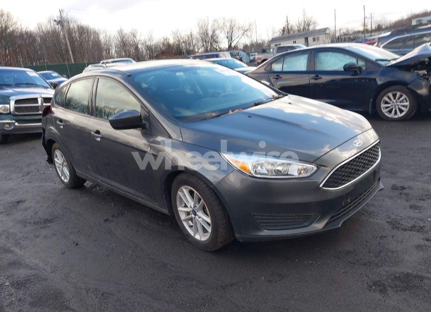 2018 Ford Focus SE (VIN 1FADP3K27JL219623) main photo