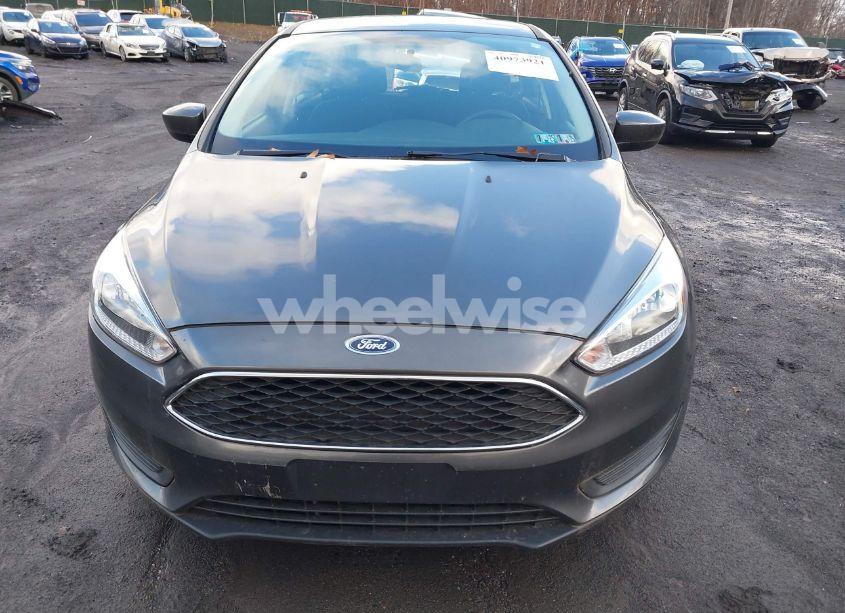Photo 12 of 2018 Ford Focus SE (VIN 1FADP3K27JL219623)