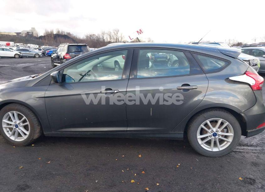 Photo 14 of 2018 Ford Focus SE (VIN 1FADP3K27JL219623)