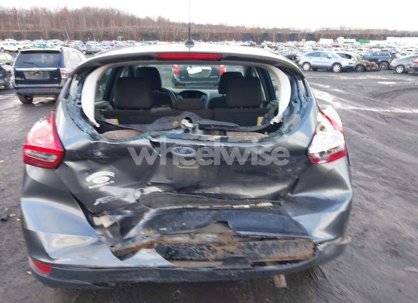 Photo 16 of 2018 Ford Focus SE (VIN 1FADP3K27JL219623)