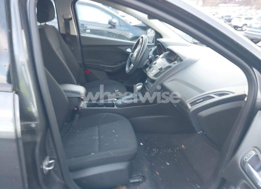 Photo 5 of 2018 Ford Focus SE (VIN 1FADP3K27JL219623)