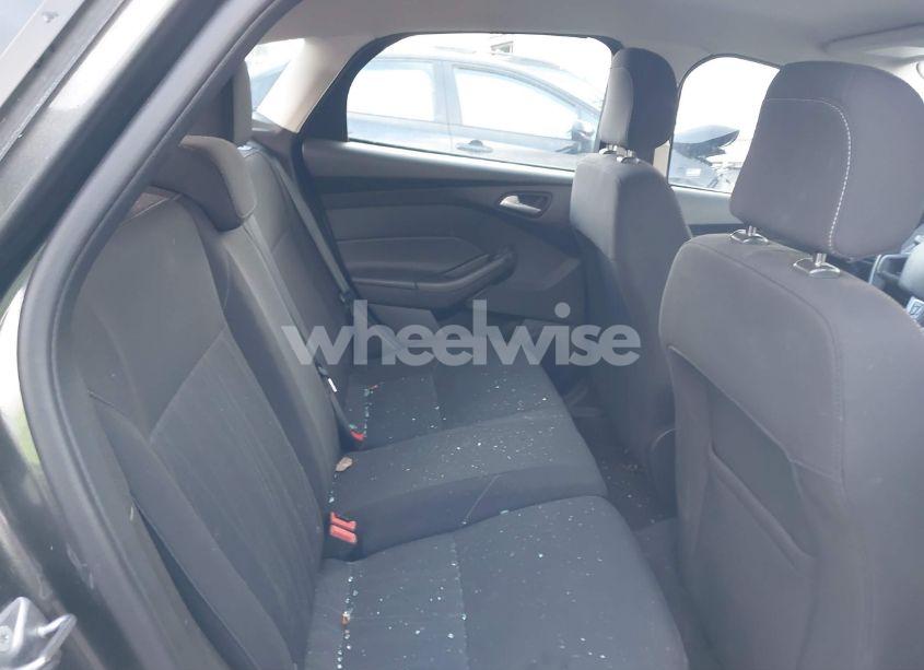 Photo 8 of 2018 Ford Focus SE (VIN 1FADP3K27JL219623)