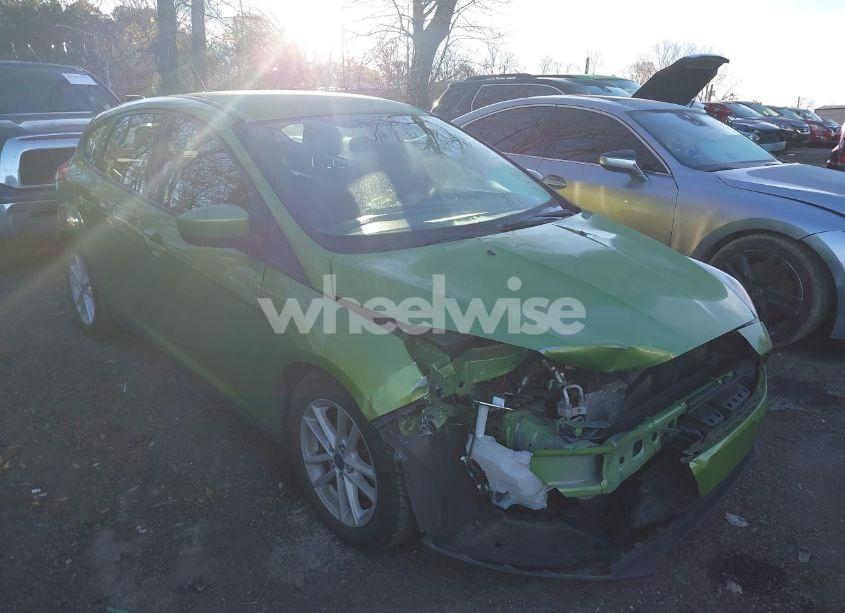 2018 Ford Focus SE (VIN 1FADP3K27JL238561) main photo