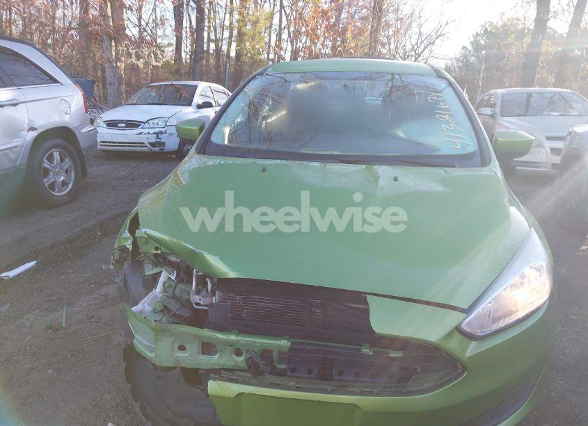 Photo 12 of 2018 Ford Focus SE (VIN 1FADP3K27JL238561)