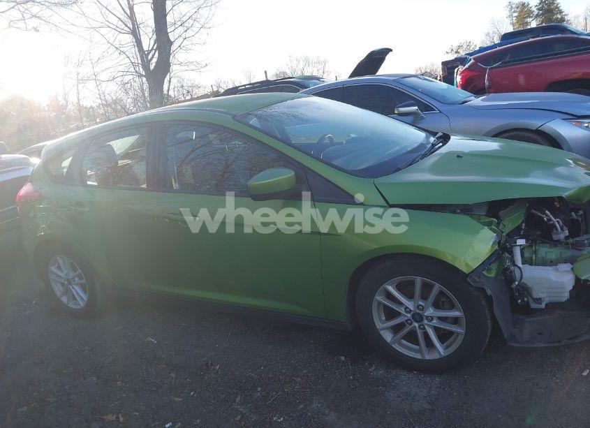 Photo 13 of 2018 Ford Focus SE (VIN 1FADP3K27JL238561)