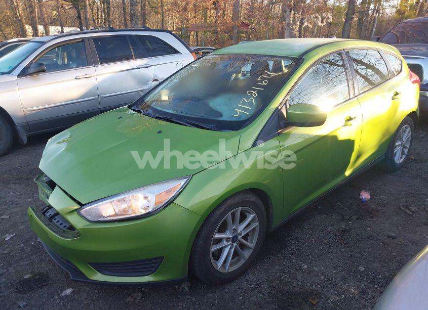 Photo 2 of 2018 Ford Focus SE (VIN 1FADP3K27JL238561)