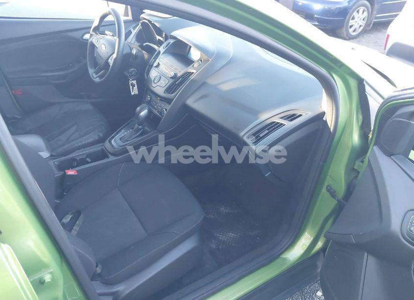 Photo 5 of 2018 Ford Focus SE (VIN 1FADP3K27JL238561)