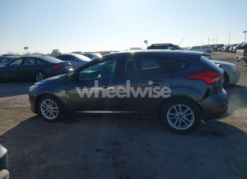 Photo 14 of 2018 Ford Focus SE (VIN 1FADP3K27JL248717)