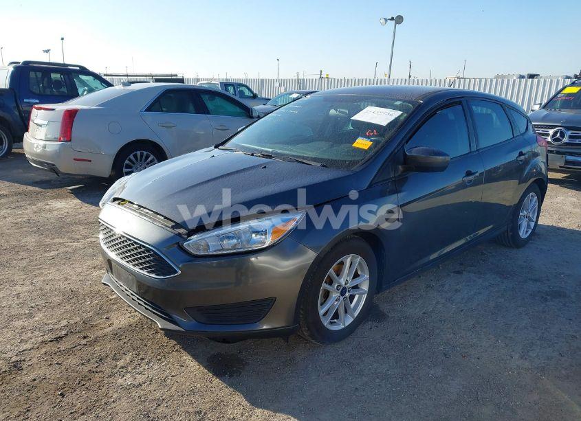 Photo 2 of 2018 Ford Focus SE (VIN 1FADP3K27JL248717)