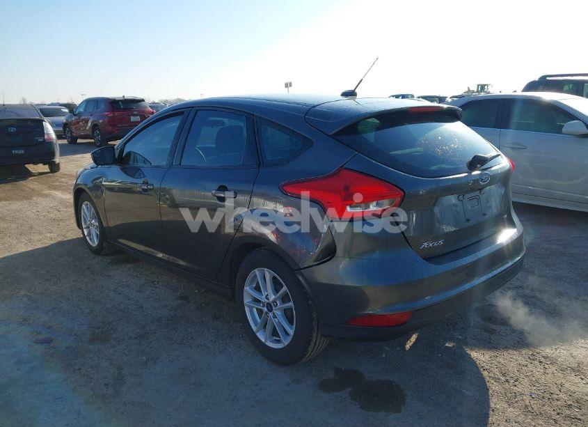 Photo 3 of 2018 Ford Focus SE (VIN 1FADP3K27JL248717)