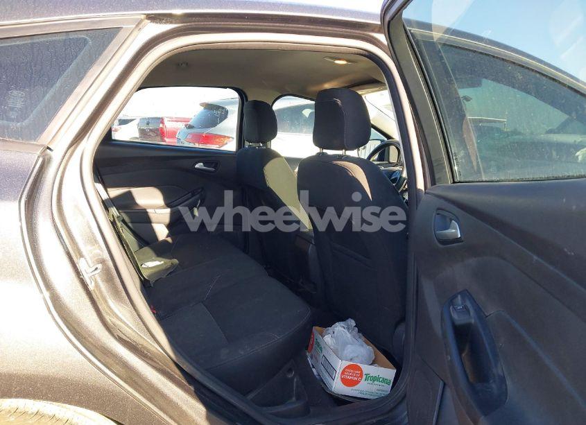 Photo 8 of 2018 Ford Focus SE (VIN 1FADP3K27JL248717)