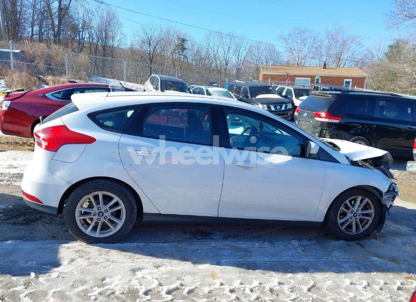 Photo 14 of 2018 Ford Focus SE (VIN 1FADP3K27JL251455)